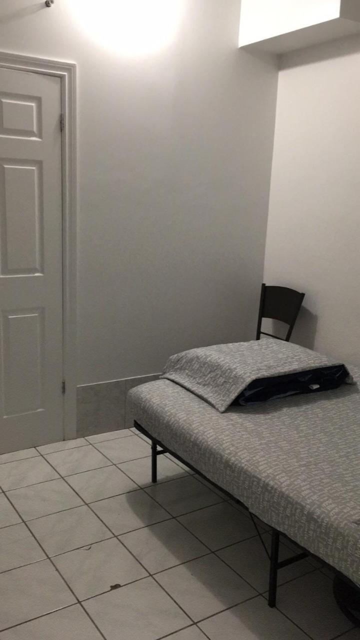 University Apartment Toronto Ngoại thất bức ảnh